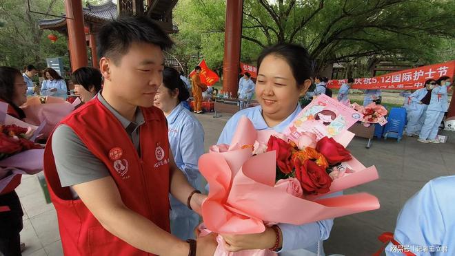 致敬白衣天使凝聚社会温情麻将胡了2沈阳爱心企业(图5)