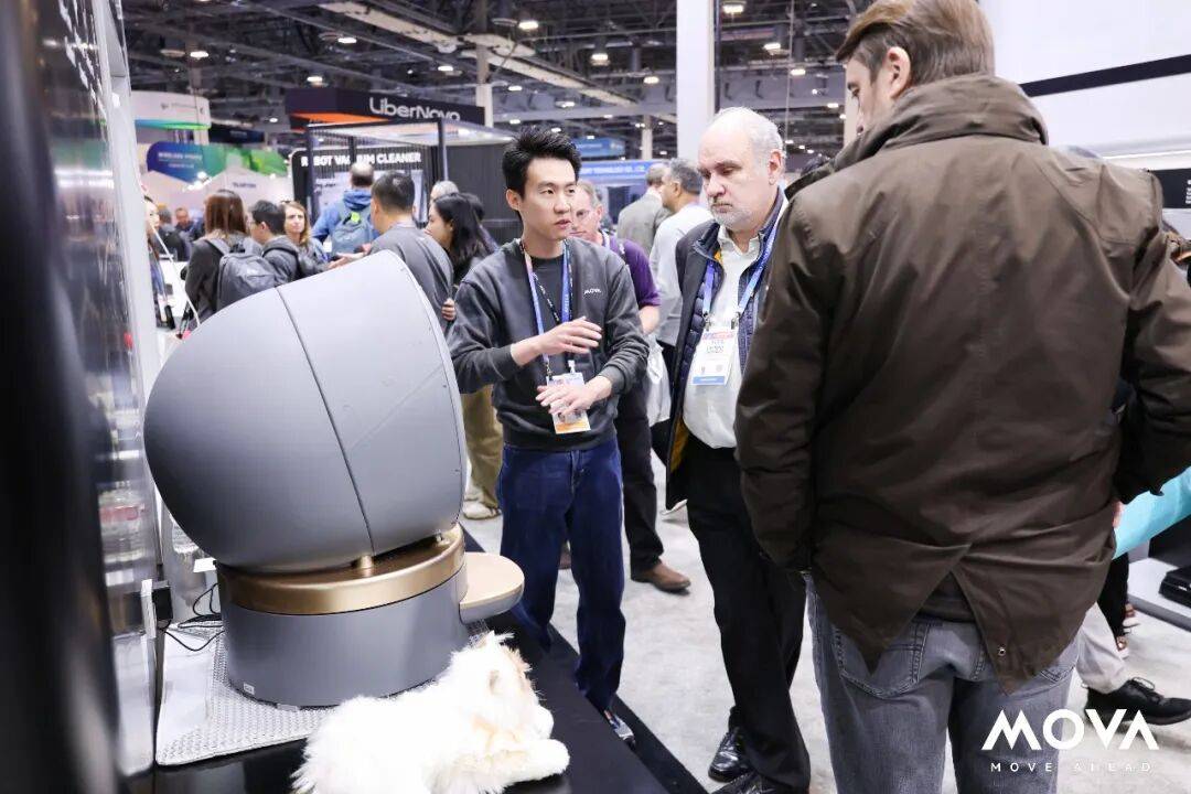 头环伺中MOVA生活电器如何开辟“第三条路”？麻将胡了2试玩模拟器CES 2026观察：在巨(图3)